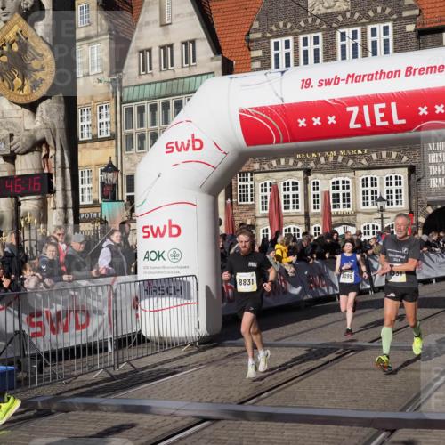 06.10.2024 - 19. swb-Marathon Bremen Luisa Fischer http://msf.ph/oto/7375502 06.10.2024 10:41:16 Ziel 7964, 8095, 8331, 8656, 8831, 9019 meine-sportfotos.de
