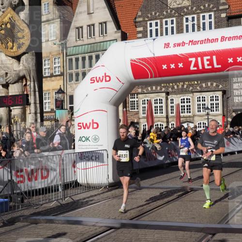 06.10.2024 - 19. swb-Marathon Bremen Luisa Fischer http://msf.ph/oto/7375513 06.10.2024 10:41:16 Ziel 7964, 8095, 8331, 8656, 8831, 9019 meine-sportfotos.de