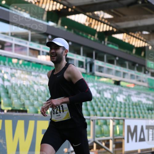 06.10.2024 - 19. swb-Marathon Bremen Yannick Fuchs http://msf.ph/oto/7375519 06.10.2024 10:16:49 Laufen im Stadion 44, 51, 7498, 8080, 8211, 8559, 8600 meine-sportfotos.de