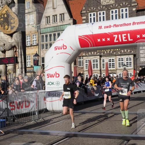 06.10.2024 - 19. swb-Marathon Bremen Luisa Fischer http://msf.ph/oto/7375524 06.10.2024 10:41:16 Ziel 7964, 8095, 8331, 8656, 8831, 9019 meine-sportfotos.de