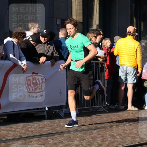06.10.2024 - 19. swb-Marathon Bremen Strokosch-Dieckow http://msf.ph/oto/7375529 06.10.2024 10:41:41 Laufen 7033, 7081, 7363, 7496, 7523, 7579, 7605, 8000, 8060, 8441, 8444, 8446, 8654, 8785, 8796, 8992, 9026, 9064, 9082 meine-sportfotos.de