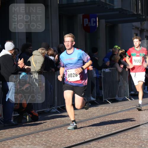 06.10.2024 - 19. swb-Marathon Bremen Strokosch-Dieckow http://msf.ph/oto/7375581 06.10.2024 10:41:47 Laufen 7033, 7081, 7363, 7496, 7523, 7579, 7605, 8000, 8060, 8209, 8226, 8441, 8654, 8785, 8796, 8813, 8992, 9026, 9064, 9082, 9124 meine-sportfotos.de