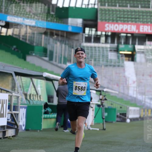 06.10.2024 - 19. swb-Marathon Bremen Yannick Fuchs http://msf.ph/oto/7375606 06.10.2024 10:17:13 Laufen im Stadion 44, 51, 8080, 8211, 8560, 8600 meine-sportfotos.de