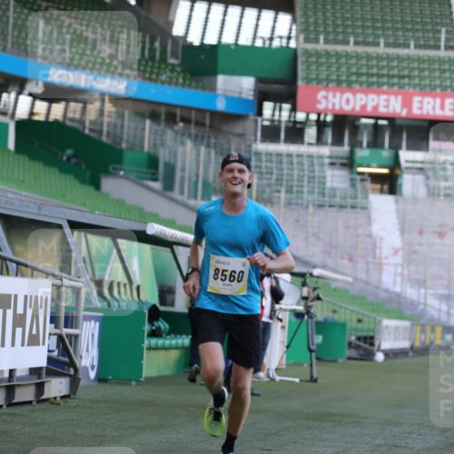 06.10.2024 - 19. swb-Marathon Bremen Yannick Fuchs http://msf.ph/oto/7375618 06.10.2024 10:17:14 Laufen im Stadion 44, 51, 8080, 8211, 8560, 8600 meine-sportfotos.de