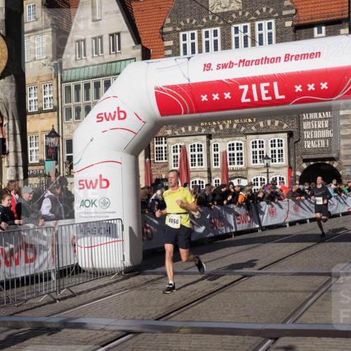 06.10.2024 - 19. swb-Marathon Bremen Luisa Fischer http://msf.ph/oto/7375646 06.10.2024 10:41:21 Ziel 8095, 8331, 8571, 8656, 8831 meine-sportfotos.de