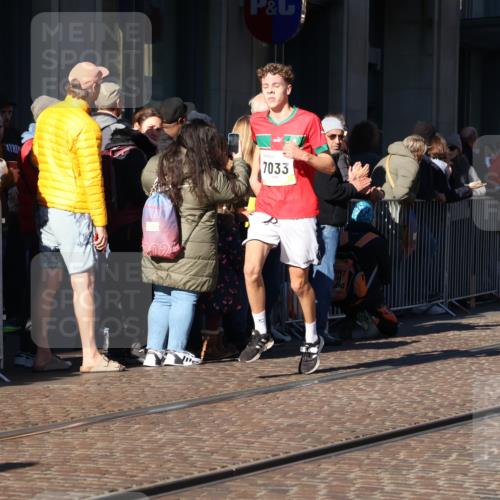 06.10.2024 - 19. swb-Marathon Bremen Strokosch-Dieckow http://msf.ph/oto/7375672 06.10.2024 10:41:50 Laufen 7033, 7081, 7363, 7496, 7523, 7579, 7605, 8000, 8060, 8209, 8226, 8441, 8654, 8785, 8796, 8813, 8992, 9026, 9064, 9082, 9124 meine-sportfotos.de