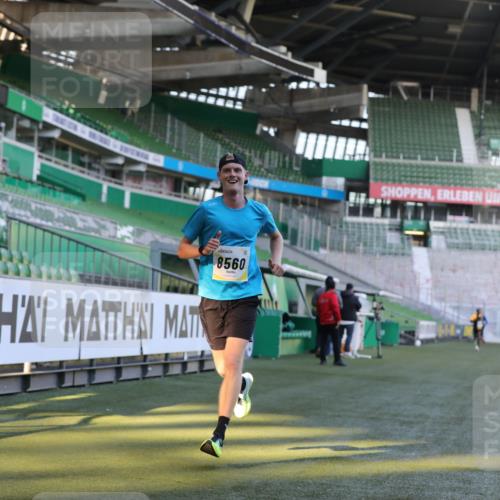 06.10.2024 - 19. swb-Marathon Bremen Yannick Fuchs http://msf.ph/oto/7375701 06.10.2024 10:17:15 Laufen im Stadion 44, 51, 8080, 8211, 8560, 8600 meine-sportfotos.de