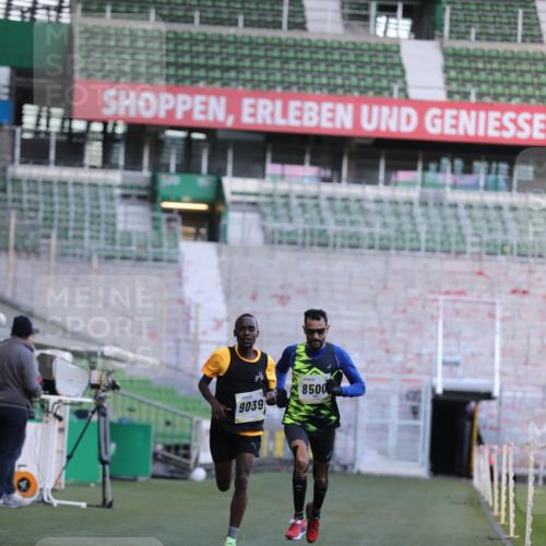 06.10.2024 - 19. swb-Marathon Bremen Yannick Fuchs http://msf.ph/oto/7375760 06.10.2024 10:17:22 Laufen im Stadion 44, 51, 8080, 8211, 8500, 8560, 8600, 9039 meine-sportfotos.de