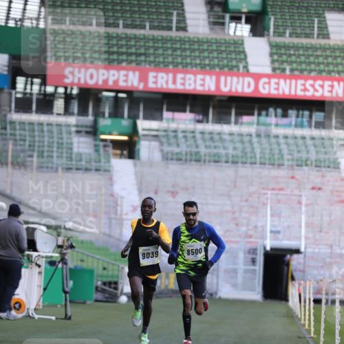 06.10.2024 - 19. swb-Marathon Bremen Yannick Fuchs http://msf.ph/oto/7375771 06.10.2024 10:17:22 Laufen im Stadion 44, 51, 8080, 8211, 8500, 8560, 8600, 9039 meine-sportfotos.de