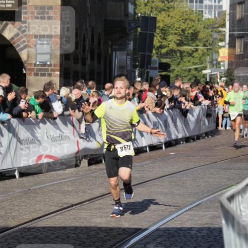 06.10.2024 - 19. swb-Marathon Bremen Luisa Fischer http://msf.ph/oto/7375774 06.10.2024 10:41:43 Ziel 8517 meine-sportfotos.de