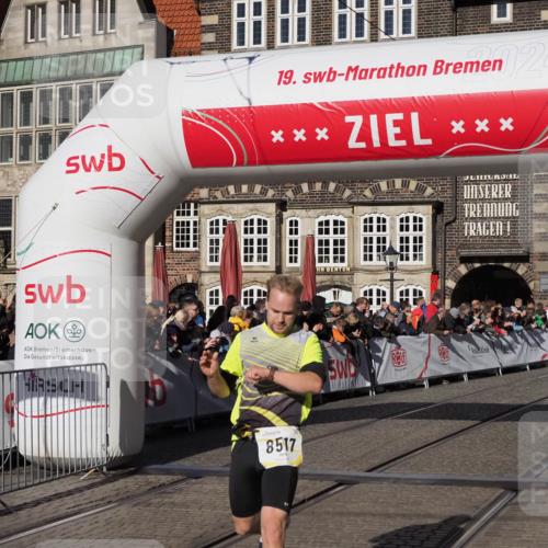 06.10.2024 - 19. swb-Marathon Bremen Luisa Fischer http://msf.ph/oto/7375831 06.10.2024 10:41:47 Ziel 8444, 8517 meine-sportfotos.de