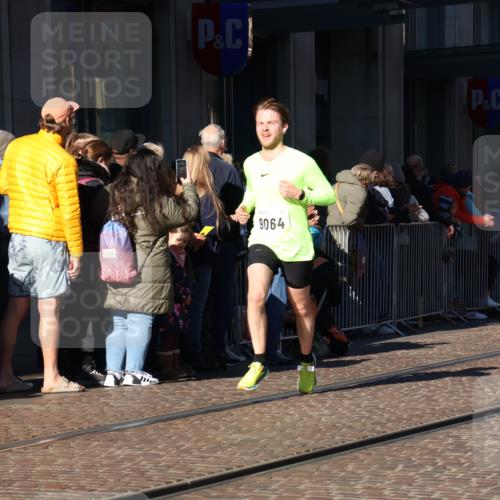 06.10.2024 - 19. swb-Marathon Bremen Strokosch-Dieckow http://msf.ph/oto/7375867 06.10.2024 10:41:54 Laufen 7033, 7081, 7363, 7496, 7523, 7536, 7579, 7605, 8000, 8060, 8209, 8226, 8441, 8654, 8749, 8785, 8796, 8813, 8992, 9064, 9082, 9124 meine-sportfotos.de