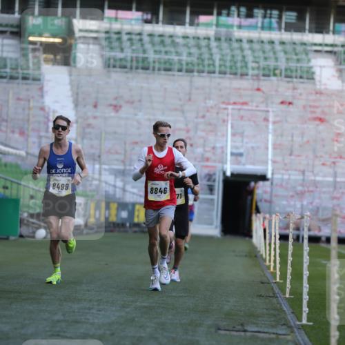 06.10.2024 - 19. swb-Marathon Bremen Yannick Fuchs http://msf.ph/oto/7375886 06.10.2024 10:17:50 Laufen im Stadion 8371, 8500, 8560, 8846, 9039 meine-sportfotos.de