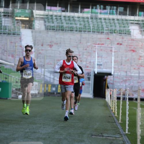 06.10.2024 - 19. swb-Marathon Bremen Yannick Fuchs http://msf.ph/oto/7375888 06.10.2024 10:17:51 Laufen im Stadion 8371, 8500, 8560, 8846, 9039 meine-sportfotos.de