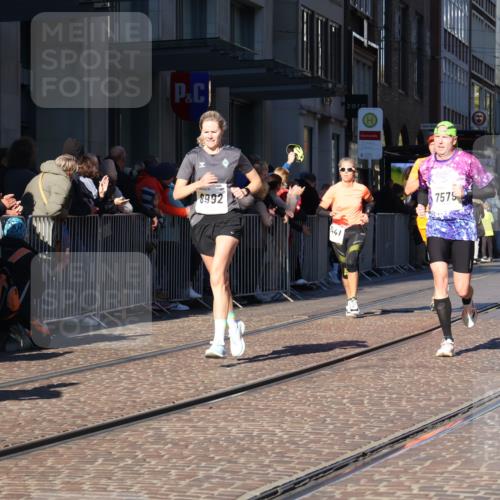 06.10.2024 - 19. swb-Marathon Bremen Strokosch-Dieckow http://msf.ph/oto/7375900 06.10.2024 10:41:55 Laufen 7033, 7081, 7363, 7496, 7523, 7536, 7579, 7605, 8000, 8060, 8209, 8226, 8441, 8654, 8749, 8785, 8796, 8813, 8992, 9064, 9082, 9124 meine-sportfotos.de