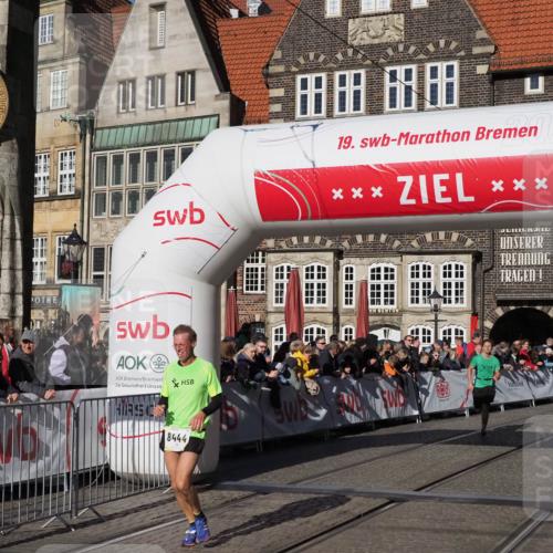 06.10.2024 - 19. swb-Marathon Bremen Luisa Fischer http://msf.ph/oto/7375921 06.10.2024 10:41:52 Ziel 8444, 8446 meine-sportfotos.de