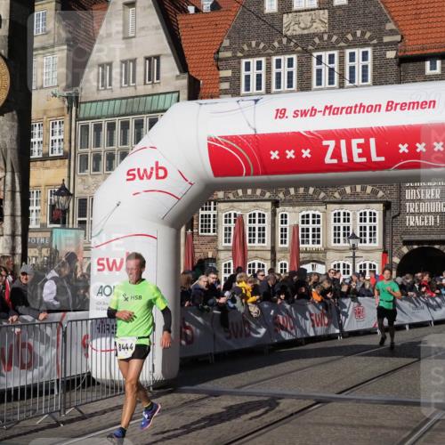 06.10.2024 - 19. swb-Marathon Bremen Luisa Fischer http://msf.ph/oto/7375930 06.10.2024 10:41:53 Ziel 8444, 8446 meine-sportfotos.de