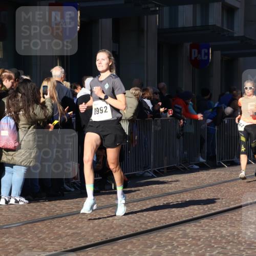 06.10.2024 - 19. swb-Marathon Bremen Strokosch-Dieckow http://msf.ph/oto/7375964 06.10.2024 10:41:56 Laufen 7033, 7081, 7363, 7496, 7523, 7536, 7579, 7584, 7605, 8000, 8060, 8209, 8226, 8441, 8654, 8749, 8785, 8796, 8813, 8992, 9064, 9082, 9124 meine-sportfotos.de