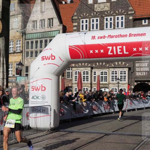 06.10.2024 - 19. swb-Marathon Bremen Luisa Fischer http://msf.ph/oto/7375965 06.10.2024 10:41:53 Ziel 8444, 8446 meine-sportfotos.de