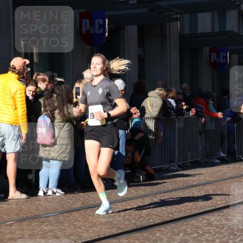 06.10.2024 - 19. swb-Marathon Bremen Strokosch-Dieckow http://msf.ph/oto/7375982 06.10.2024 10:41:56 Laufen 7033, 7081, 7363, 7496, 7523, 7536, 7579, 7584, 7605, 8000, 8060, 8209, 8226, 8441, 8654, 8749, 8785, 8796, 8813, 8992, 9064, 9082, 9124 meine-sportfotos.de