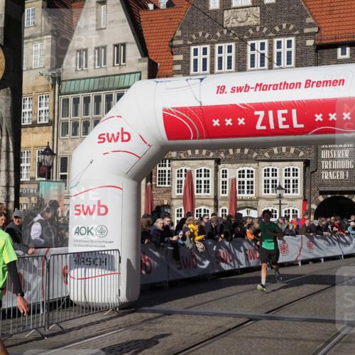 06.10.2024 - 19. swb-Marathon Bremen Luisa Fischer http://msf.ph/oto/7375987 06.10.2024 10:41:53 Ziel 8444, 8446 meine-sportfotos.de
