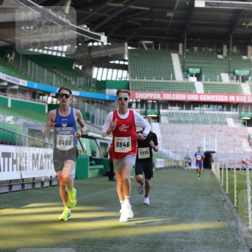 06.10.2024 - 19. swb-Marathon Bremen Yannick Fuchs http://msf.ph/oto/7376008 06.10.2024 10:17:55 Laufen im Stadion 8371, 8500, 8846, 9039, 9063 meine-sportfotos.de