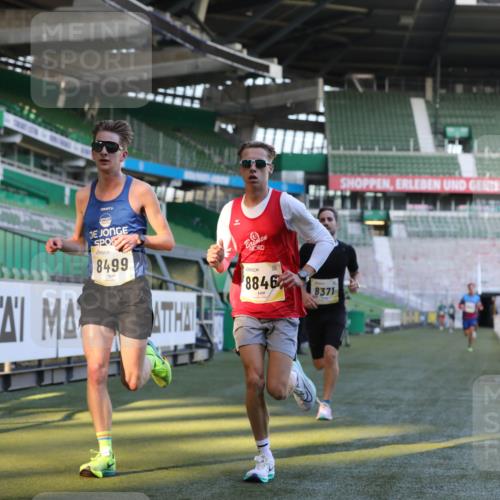 06.10.2024 - 19. swb-Marathon Bremen Yannick Fuchs http://msf.ph/oto/7376021 06.10.2024 10:17:55 Laufen im Stadion 8371, 8500, 8846, 9039, 9063 meine-sportfotos.de