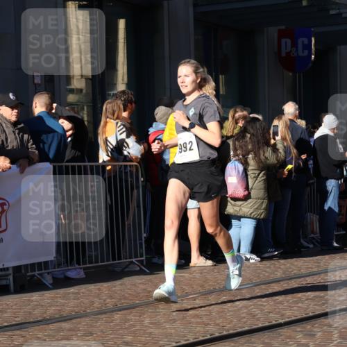 06.10.2024 - 19. swb-Marathon Bremen Strokosch-Dieckow http://msf.ph/oto/7376026 06.10.2024 10:41:57 Laufen 7081, 7363, 7496, 7523, 7536, 7579, 7584, 7605, 8000, 8060, 8209, 8226, 8311, 8441, 8654, 8749, 8785, 8796, 8813, 8992, 9064, 9082, 9124 meine-sportfotos.de