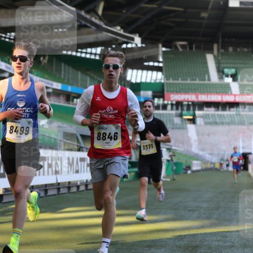 06.10.2024 - 19. swb-Marathon Bremen Yannick Fuchs http://msf.ph/oto/7376036 06.10.2024 10:17:55 Laufen im Stadion 8371, 8500, 8846, 9039, 9063 meine-sportfotos.de