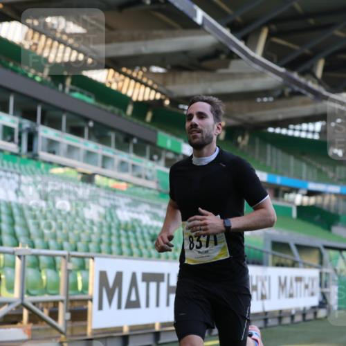 06.10.2024 - 19. swb-Marathon Bremen Yannick Fuchs http://msf.ph/oto/7376084 06.10.2024 10:17:57 Laufen im Stadion 8371, 8500, 8846, 9039, 9063 meine-sportfotos.de