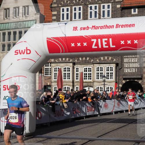06.10.2024 - 19. swb-Marathon Bremen Luisa Fischer http://msf.ph/oto/7376085 06.10.2024 10:42:03 Ziel 7033, 9026, 9064 meine-sportfotos.de