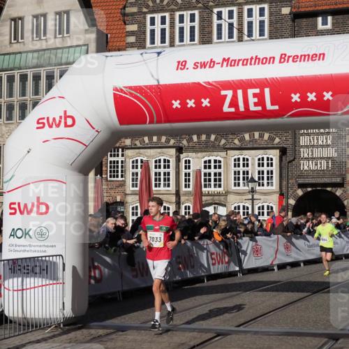 06.10.2024 - 19. swb-Marathon Bremen Luisa Fischer http://msf.ph/oto/7376174 06.10.2024 10:42:06 Ziel 7033, 8992, 9026, 9064 meine-sportfotos.de