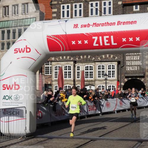 06.10.2024 - 19. swb-Marathon Bremen Luisa Fischer http://msf.ph/oto/7376214 06.10.2024 10:42:08 Ziel 7033, 7579, 8441, 8992, 9064 meine-sportfotos.de