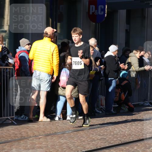 06.10.2024 - 19. swb-Marathon Bremen Strokosch-Dieckow http://msf.ph/oto/7376262 06.10.2024 10:42:03 Laufen 7081, 7128, 7363, 7496, 7523, 7536, 7579, 7584, 7605, 8000, 8060, 8209, 8226, 8311, 8441, 8481, 8654, 8749, 8785, 8796, 8813, 9082, 9124 meine-sportfotos.de