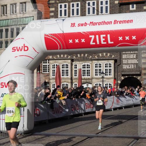 06.10.2024 - 19. swb-Marathon Bremen Luisa Fischer http://msf.ph/oto/7376274 06.10.2024 10:42:09 Ziel 7033, 7081, 7579, 8000, 8441, 8992, 9064 meine-sportfotos.de