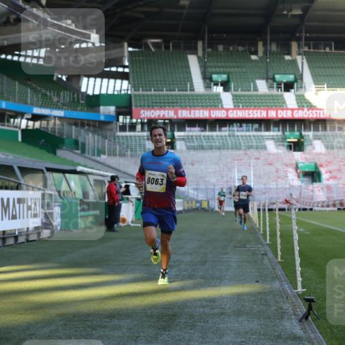 06.10.2024 - 19. swb-Marathon Bremen Yannick Fuchs http://msf.ph/oto/7376283 06.10.2024 10:18:01 Laufen im Stadion 8371, 8500, 8513, 8846, 9039, 9063 meine-sportfotos.de