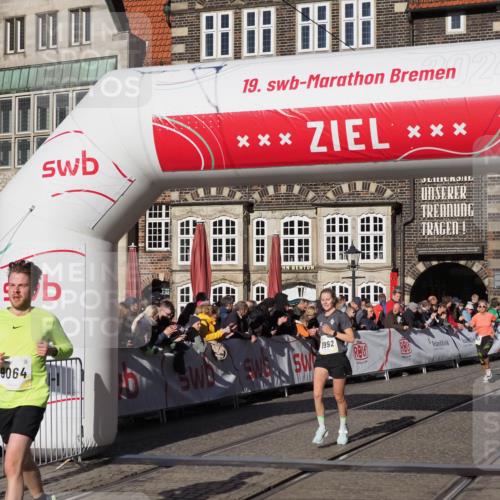 06.10.2024 - 19. swb-Marathon Bremen Luisa Fischer http://msf.ph/oto/7376284 06.10.2024 10:42:10 Ziel 7033, 7081, 7579, 8000, 8441, 8992, 9064 meine-sportfotos.de