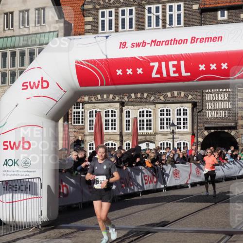 06.10.2024 - 19. swb-Marathon Bremen Luisa Fischer http://msf.ph/oto/7376331 06.10.2024 10:42:11 Ziel 7033, 7081, 7579, 8000, 8441, 8992, 9064, 9082 meine-sportfotos.de