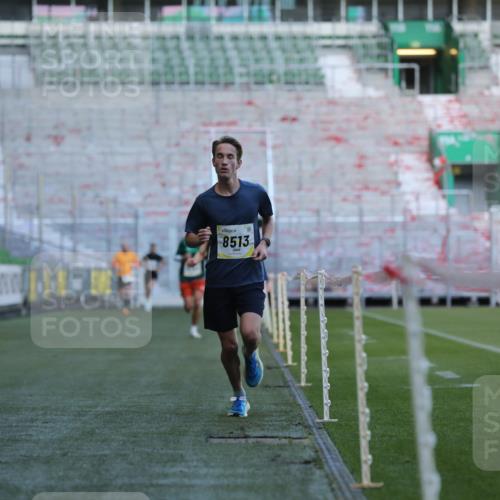 06.10.2024 - 19. swb-Marathon Bremen Yannick Fuchs http://msf.ph/oto/7376351 06.10.2024 10:18:04 Laufen im Stadion 8371, 8500, 8513, 8780, 8846, 9039, 9063 meine-sportfotos.de