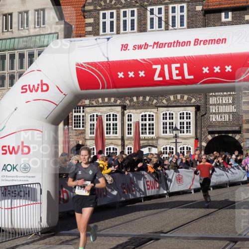 06.10.2024 - 19. swb-Marathon Bremen Luisa Fischer http://msf.ph/oto/7376353 06.10.2024 10:42:11 Ziel 7033, 7081, 7579, 8000, 8441, 8992, 9064, 9082 meine-sportfotos.de