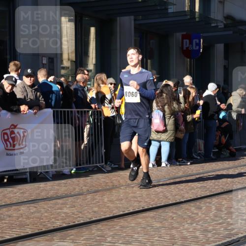 06.10.2024 - 19. swb-Marathon Bremen Strokosch-Dieckow http://msf.ph/oto/7376450 06.10.2024 10:42:08 Laufen 7128, 7259, 7363, 7496, 7523, 7536, 7584, 7605, 7906, 8060, 8209, 8226, 8311, 8481, 8654, 8749, 8785, 8796, 8813, 9124 meine-sportfotos.de