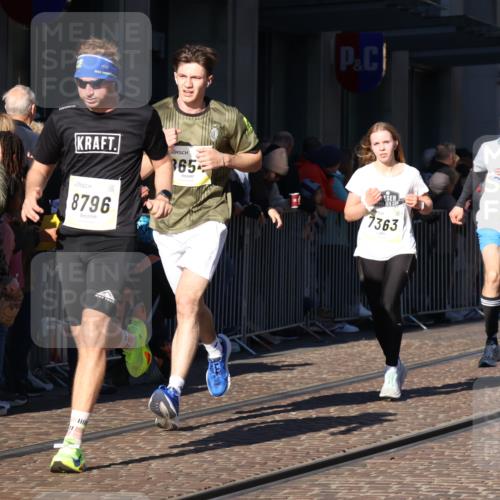 06.10.2024 - 19. swb-Marathon Bremen Strokosch-Dieckow http://msf.ph/oto/7376613 06.10.2024 10:42:12 Laufen 7128, 7197, 7259, 7363, 7496, 7536, 7584, 7906, 8060, 8209, 8226, 8311, 8481, 8654, 8749, 8785, 8796, 8813, 9124 meine-sportfotos.de