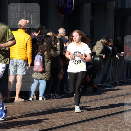 06.10.2024 - 19. swb-Marathon Bremen Strokosch-Dieckow http://msf.ph/oto/7376645 06.10.2024 10:42:14 Laufen 7128, 7197, 7259, 7363, 7496, 7536, 7584, 7906, 8209, 8226, 8311, 8481, 8654, 8749, 8796, 8813, 9124 meine-sportfotos.de