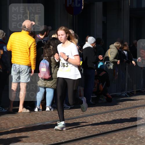 06.10.2024 - 19. swb-Marathon Bremen Strokosch-Dieckow http://msf.ph/oto/7376671 06.10.2024 10:42:14 Laufen 7128, 7197, 7259, 7363, 7496, 7536, 7584, 7906, 8209, 8226, 8311, 8481, 8654, 8749, 8796, 8813, 9124 meine-sportfotos.de