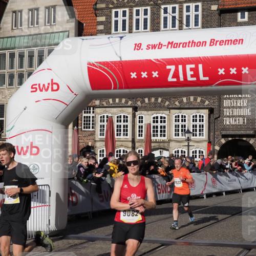 06.10.2024 - 19. swb-Marathon Bremen Luisa Fischer http://msf.ph/oto/7376702 06.10.2024 10:42:18 Ziel 7081, 7523, 7579, 7605, 8000, 8060, 8441, 8785, 9082 meine-sportfotos.de