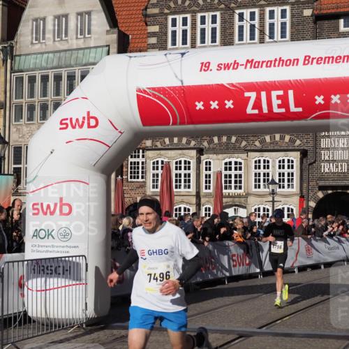 06.10.2024 - 19. swb-Marathon Bremen Luisa Fischer http://msf.ph/oto/7376798 06.10.2024 10:42:26 Ziel 7363, 7496, 8060, 8654, 8785, 8796 meine-sportfotos.de