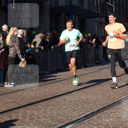 06.10.2024 - 19. swb-Marathon Bremen Strokosch-Dieckow http://msf.ph/oto/7376818 06.10.2024 10:42:19 Laufen 7128, 7197, 7259, 7363, 7536, 7584, 7906, 8209, 8226, 8311, 8313, 8481, 8654, 8749, 8813, 9124 meine-sportfotos.de