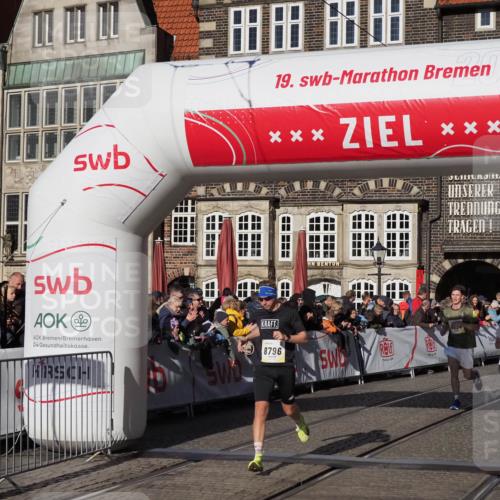 06.10.2024 - 19. swb-Marathon Bremen Luisa Fischer http://msf.ph/oto/7376828 06.10.2024 10:42:28 Ziel 7363, 7496, 8060, 8226, 8654, 8785, 8796, 8813 meine-sportfotos.de
