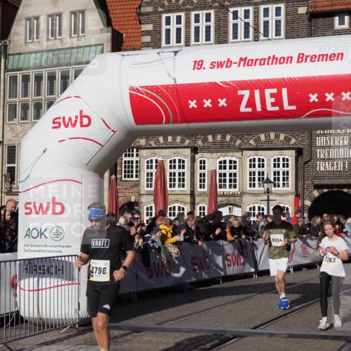 06.10.2024 - 19. swb-Marathon Bremen Luisa Fischer http://msf.ph/oto/7376854 06.10.2024 10:42:29 Ziel 7363, 7496, 8060, 8209, 8226, 8654, 8785, 8796, 8813 meine-sportfotos.de