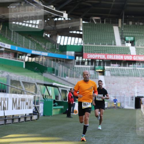 06.10.2024 - 19. swb-Marathon Bremen Yannick Fuchs http://msf.ph/oto/7376898 06.10.2024 10:18:21 Laufen im Stadion 8300, 8371, 8513, 8647, 8753, 8780, 8846, 9063 meine-sportfotos.de